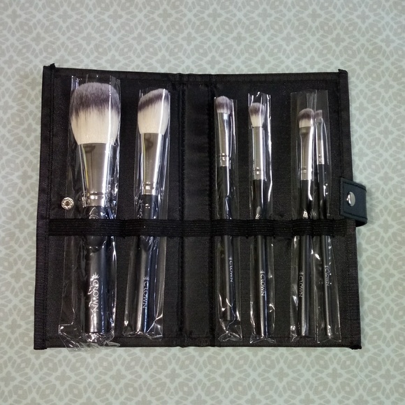 Crown Pro Other - CROWN PRO 6 piece brush set